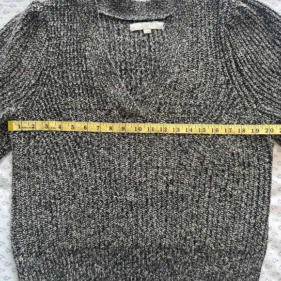 LOFT Women's V Neck Sweater - Picture 4 of 5